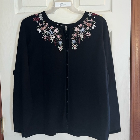 VTG-fashion bug-26/28-black-floral,button down, embroidered, cardigan sweater. - Picture 1 of 14